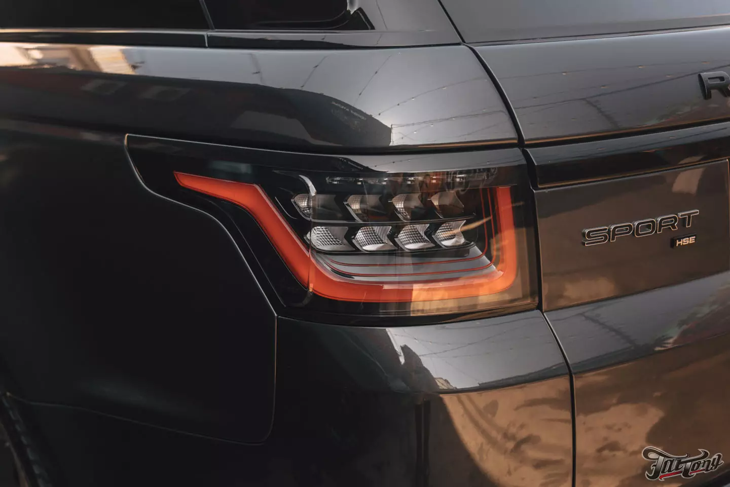 Новый образ Range Rover Sport: оклейка в матовый полиуретан, шумоизоляция дверей, выдвижные пороги. Сравним матовый и глянцевый автомобили!
